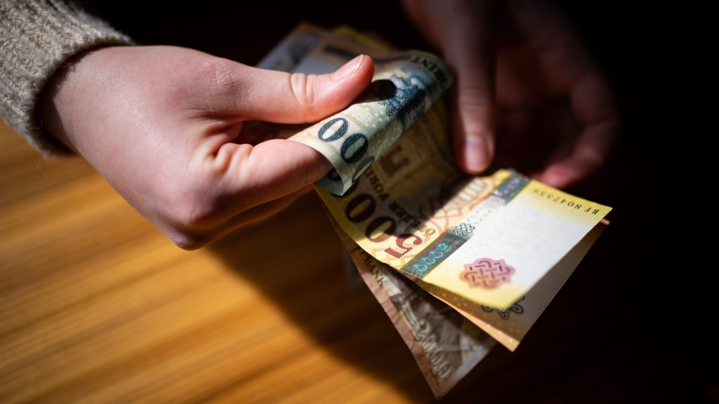Maximum ennyi pénzt tartsunk a bankszámlánkon, tanácsolják szakértők