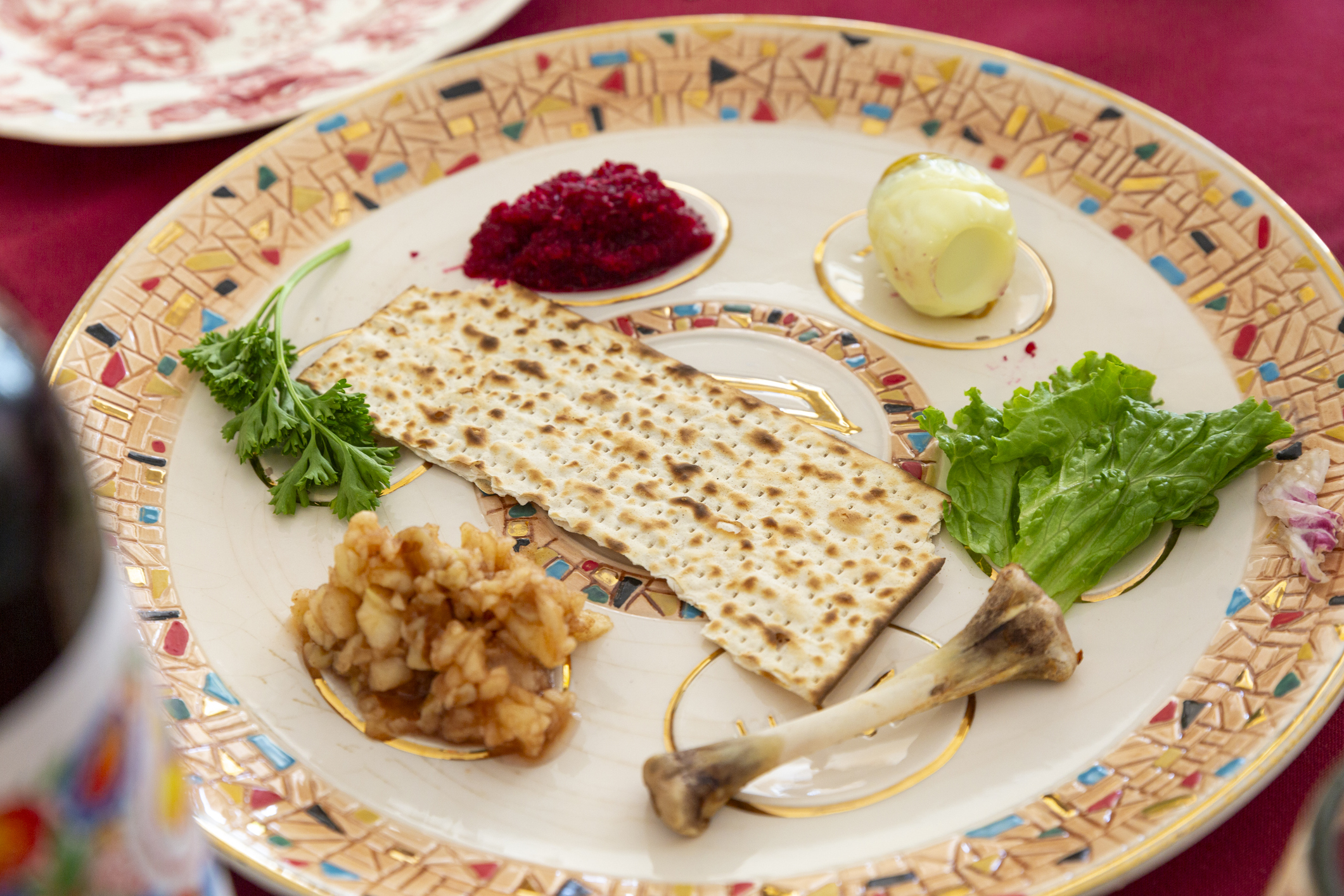 A porszívót is kitakarítják, hipót öntenek a lefolyóba ezek a nők – itt a „zsidó húsvét”, a pészah