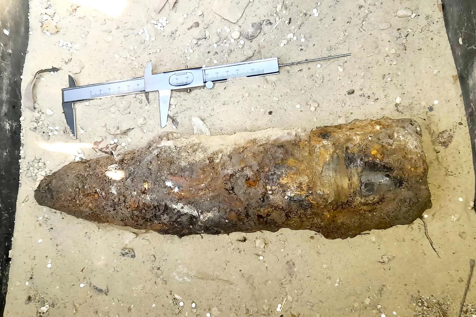 Csőtörés elhárítása közben egy második világháborús repeszgránátot találtak Budapesten