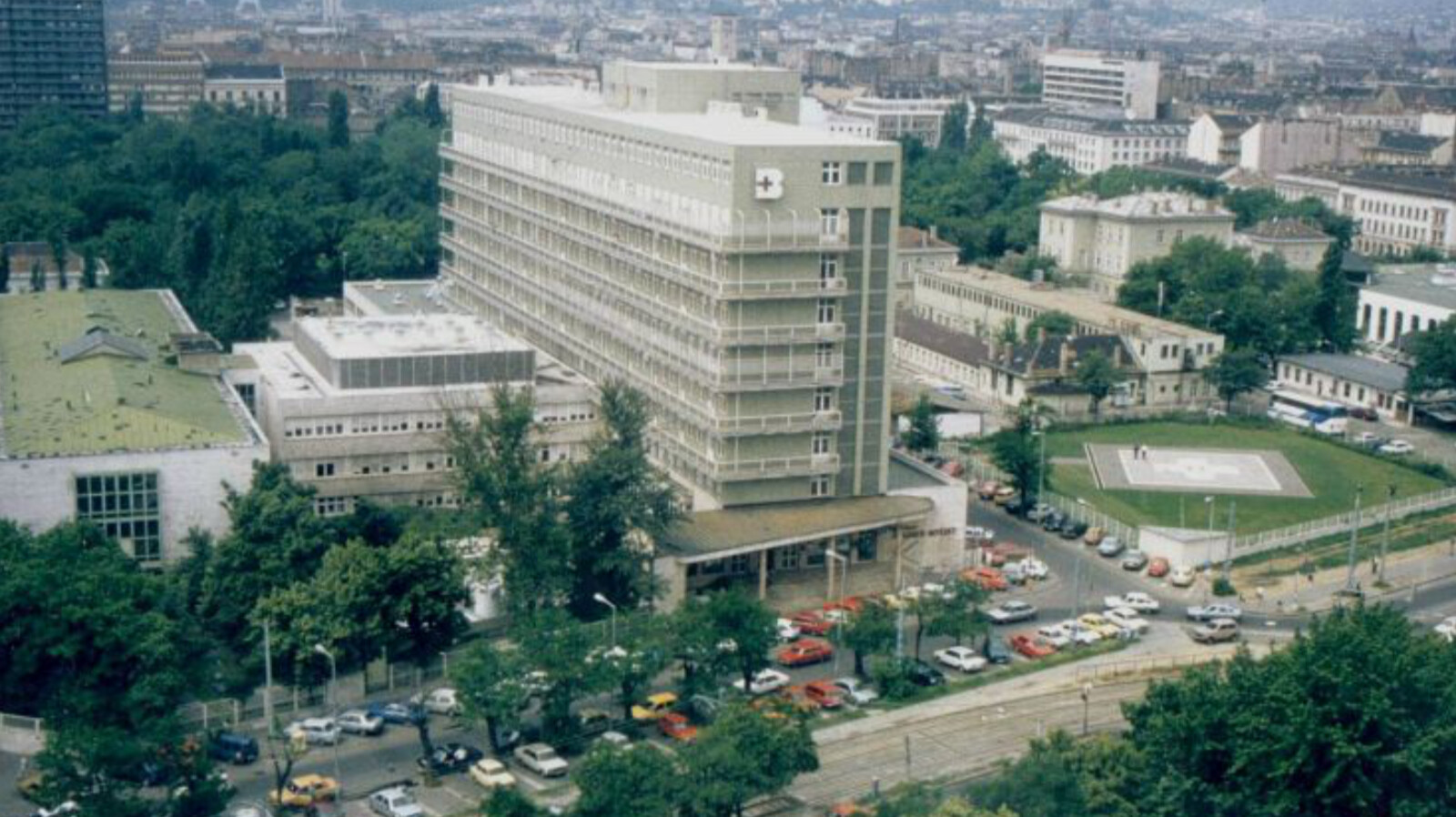 „Aki tud műtősnőt, hozza, az sem baj, ha nem ért hozzá” – Szorul a hurok a baleseti intézet körül